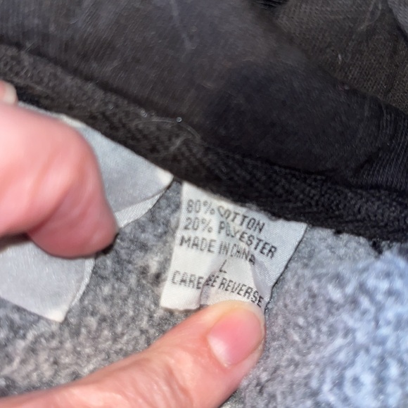 Chicago Blackhawks size L Black hoodie with pocket Genuine - Picture 8 of 9